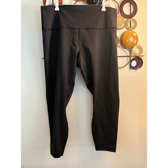 Women’s Lululemon size 18 matte black leggings - Picture 1 of 3